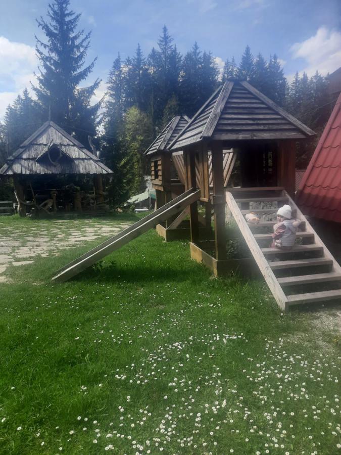Hotel Novoe Shale Yablunytsya Exterior foto